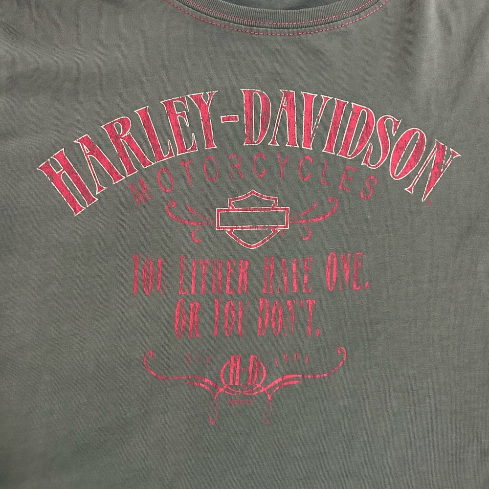 Harley-Davidson Gray T-Shirt with hot pink logo size small like new. Y2K